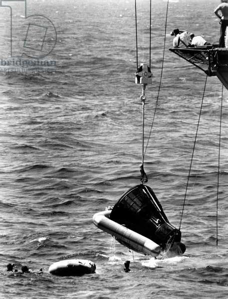 Gemini Iv Recovery 1965 The Gemini Iv Spacecraft Being Hoisted Onto