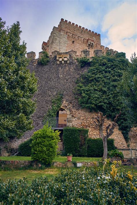 The hotel is located next to the golf course and with a view of the mediterranean sea, and with direct access to a magnificent beach of soft white sand. HOTEL PARADOR DE CIUDAD RODRIGO Ciudad Rodrigo - Salamanca