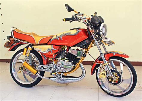 Selain karena memiliki kesan motor jadul, melakukan modifikasi motor yamaha rx king ini terbilang sangat mudah dan tidak terlalu membutuhkan banyak uang. YAMAHA RX KING '03 - BANDUNG : EYE CATCHING BLINK