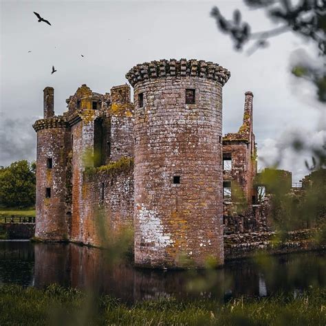 Scottish Castles 🏰🏴󠁧󠁢󠁳󠁣󠁴󠁿 On Instagram Presents Caerlaverock Castle