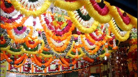 A dining room is the social centre of the house and way more than just an eating place. Flower Decoration Ideas - Pooja Room | Pooja Room ...