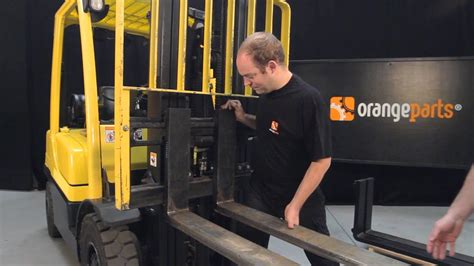 How To Unlink The Forklift Forks Youtube