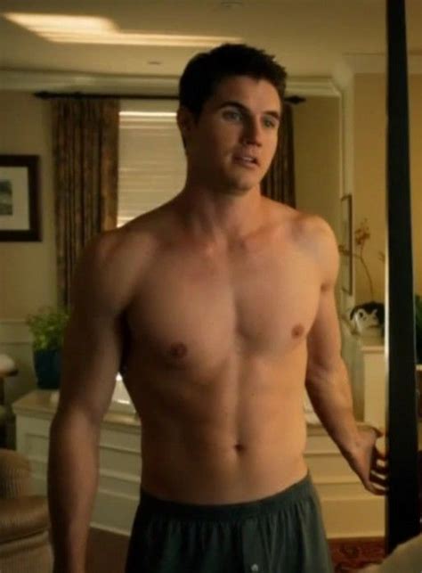 Robbie Amell Shirtless In The Tomorrow People Episode Sexy