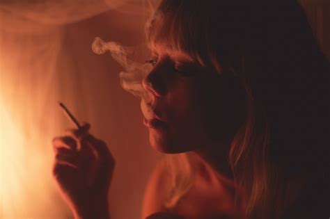 wallpaper face women blonde red smoke smoking cigarettes emotion caucasian romance