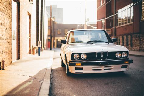 Car Bmw Street E28 Wallpapers Hd Desktop And Mobile Backgrounds