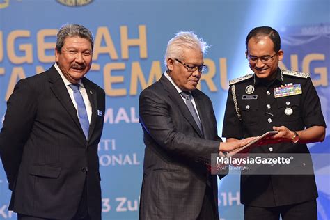 Majlis anugerah perkhidmatan cemerlang 2015. Hamzah Zainudin Hadir Anugerah Perkhidmatan Cemerlang ...