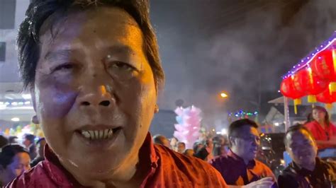 Malaysia chap goh mei is a celebration that is connected with the traditional myth of young unmarried ladies throwing mandarin oranges with names and telephone numbers into rivers in search of a boyfriend or husband.chap goh mei 2020 malaysia is not an officially public holiday. Kemeriahan Chap Goh Mei di Lubok Antu 2020 # YB Malcom ...