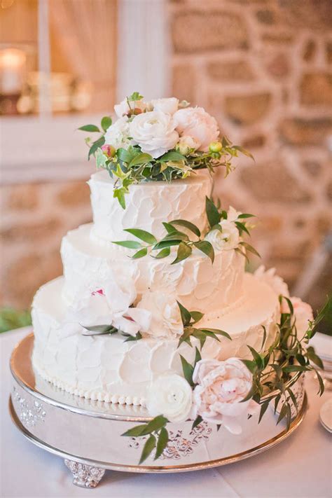 Chop off the top to turn it into a lid that, when perched slightly askew, reveals a cadaver has escaped, with a just. Feast Your Eyes on 21Delicious Wedding Cake Ideas - MODwedding