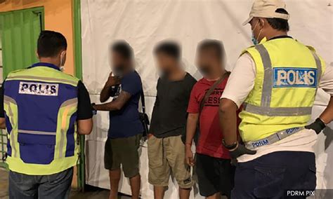 Desa tasik, 12 september : Polis tahan 15 orang ingkar PKP di Petaling Jaya
