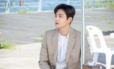 Kim seon ho opens up about his skyrocketing popularity + reveals he didn't expect to get so close with 2 days & 1 night members. Kim Seon Ho Shares His Character's Key Points In "Start-Up"