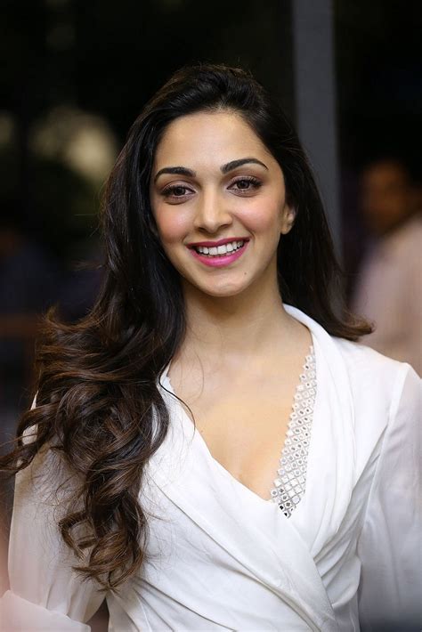 Alia advani (born 31 july 1992), known professionally as kiara advani (kɪˈjaːra əɽˈʋaːɳi), is an indian actress who predominantly works in hindi films. Kiara Advani HD Images: Bharat Ane Nenu Movie Success Meet ...