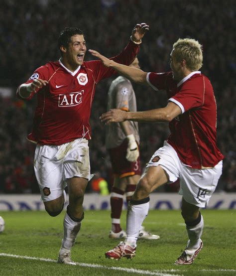 {{ mactrl.hometeamperformancepoll.totalvotes + mactrl.awayteamperformancepoll.totalvotes }} votes. It's 10 years since Manchester United 7 Roma 1
