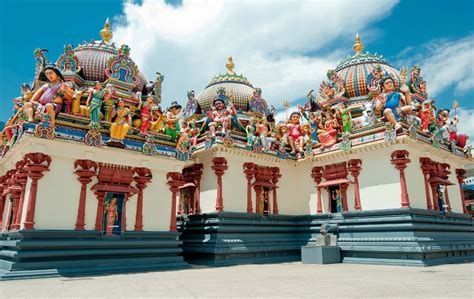 Built in 1833, the arulmigu sri maha mariamman temple is the oldest hindu temple in penang, malaysia, and features fascinating sculptures of gods and goddesses over its main entrance and facade. Pay a holy visit to Sri Mariamman Temple, Singapore | by ...