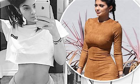 Kylie Jenner Flaunts Midsection In Selfie Taken First Thing In The Morning Daily Mail Online