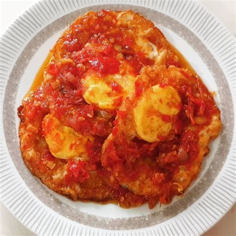 Tandanya, bumbu semakin berkurang di wajan bila dibandingkan sebelumnya dan berwarna lebih matang. Resep Telur Ceplok Balado : Bumbu Sambal Pedas & Cara ...