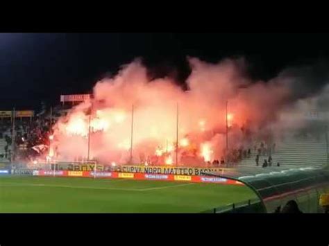The visiting side spezia travel to the magnificent stadio ennio tardini in parma on 25 october 2020, sunday to take on the home team parma in a match in the italian serie a. Parma - Spezia: la spettacolare torciata della curva nord ...