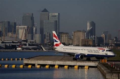 L'aéroport de Londres-City encore fermé lundi soir, sa réouverture