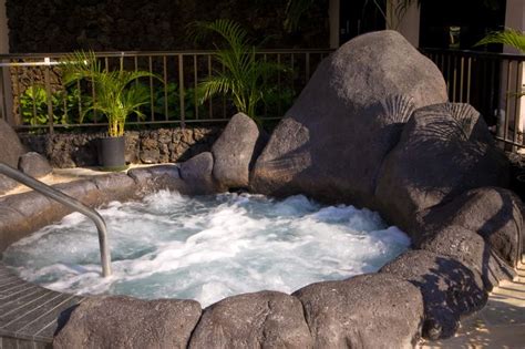 Idea Of Lava Rock Look For Hot Tub Hot Tub Backyard Jacuzzi Outdoor