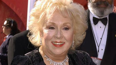 “everybody Loves Raymond” Star Doris Roberts Dies Aged 90 Oversixty