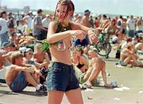 Candid Photos From All Over The Woodstock Music Festival In Part
