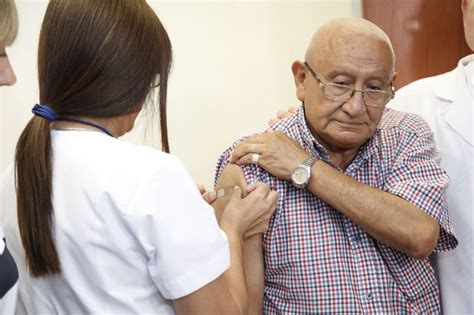 La mutual de los jubilados, pami, la está realizando en las farmacias más cercanas a los domicilios. Personal de la Legislatura recibió la vacuna antigripal ...