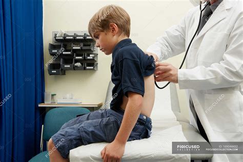 Doctor Examining Young Boy — Examination Room Medical Examination