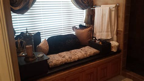 An alcove bathtub is a luxurious bathtub that is designed to be installed in the alcove section of your bathroom, with 3 of its sides perfectly enclosed by a finding the best alcove bathtub on the market is likely going to take a lot of time and effort. Unused bath tub, make a wood top and add cushions and ...