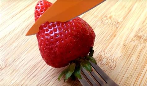 How To Make A Strawberry Rose In 6 Steps Sharis Berries Blog