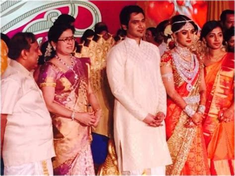 Kerala Richest Businessman Ravi Pillai Spent 55 Crores In His Daughter Arathi Wedding Bride Wore