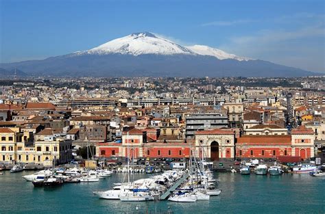 Strait of messina, tourist information to start a wonderful tour to the picturesque coastal villages of the channel connecting sicily and italy. Un año inolvidable en Messina, Italia | Experiencia ...