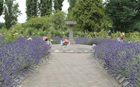 The garden of remembrance is dedicated to all those that died in pursuit of ireland's the garden of remembrance was inaugurated by the president eamon de valera in 1966 to commemorate the it expresses the irish population's ideals and how they never gave up hope of obtaining their freedom. Garden of remembrance — ICCS - Islington and Camden ...