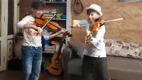 Hello and welcome to my youtube channel! Due giovani violinisti empedoclini duettano con il leader ...