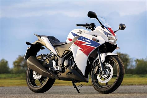 In the indonesian market, it starts at 59.90 million idr or rs 2.87 lakhs, when converted. Motorrad Occasion Honda CBR 250 R kaufen