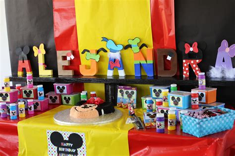 mickey mouse clubhouse birthday party cake table mickey mouse themed birthday party bolo