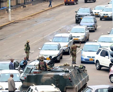 Binh Sĩ Xe Tăng Phong Tỏa Khắp Thủ đô Zimbabwe Sau Chính Biến