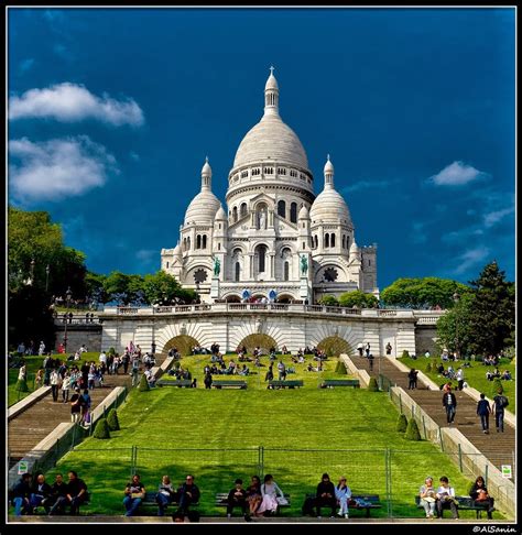La Basilique Du Sacré Cœur De Montmartreparis France Express Photos