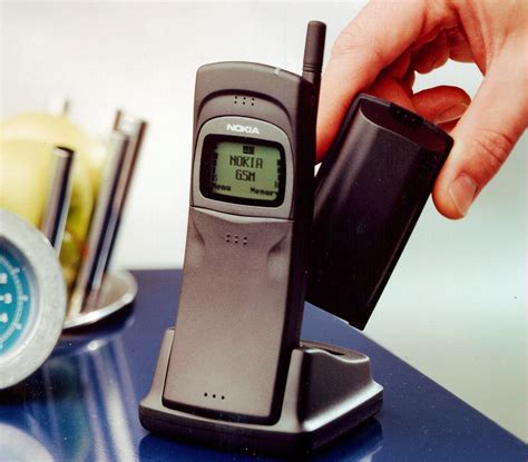 Retromobe Retro Mobile Phones And Other Gadgets Nokia 8110 1996