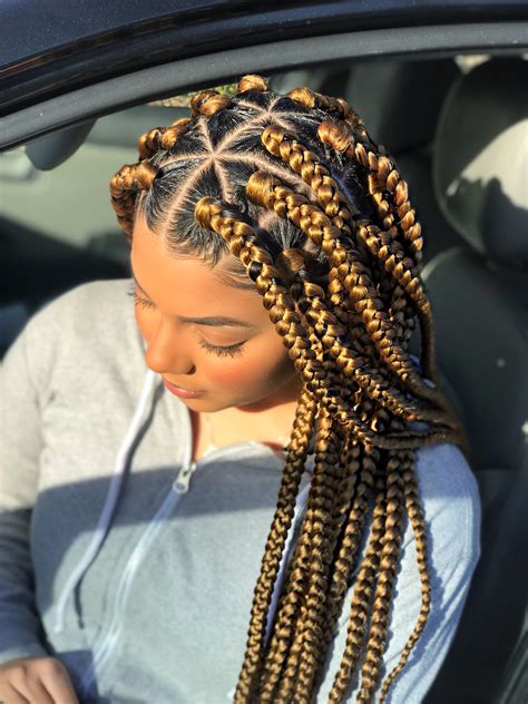 Here are 6 different ways you can style jumbo knotless braids! Jumbo sized Box Braids - Blonde Box Braids - Protective ...