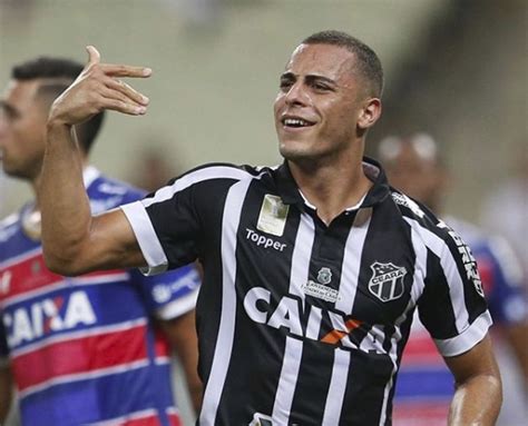 Arthur mendonça cabral (born 25 april 1998), is a brazilian professional footballer who plays for basel in the swiss super league as a striker. Palmeiras está perto de investir R$ 5 milhões em atacante ...
