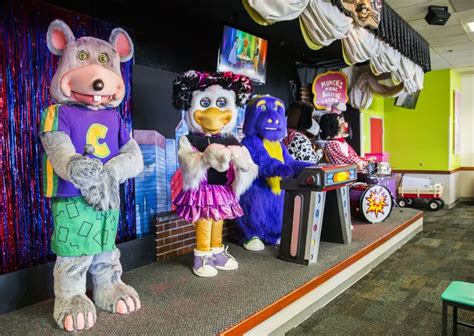 Chuck E Cheese Stage Characters Imagesee