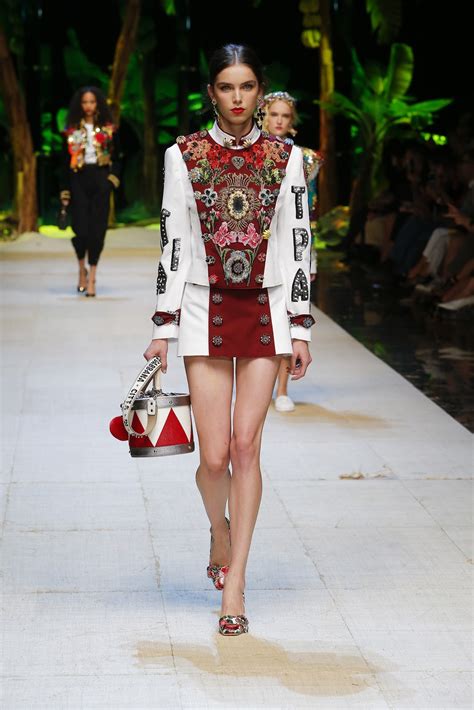 Dolce And Gabbana Spring Summer 2017 Woman Fashion Show Cool Chic Style