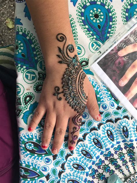 It is a nice alternative to permanent tattoos as the designs fade in one to two weeks. Party and festival henna! Book your individual or party ...