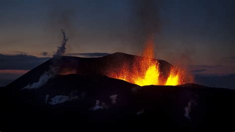 Download Wallpaper 3840x2160 Volcano Eruption Night Lava