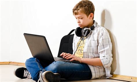 Popular apps that expose kids to dangers of social media. Half of 11-year-olds use social media despite age limits ...