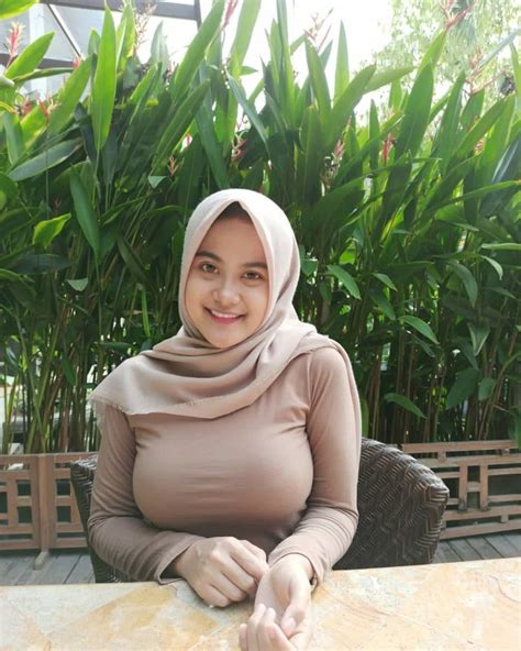 My Eyes Are Up Here Indonesia 🇮🇩 Beautiful Hijab Beautiful Arab
