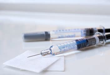 Nach neuen meldungen von thrombosen der hirnvenen im zeitlichen zusammenhang mit der. Bilder und Videos suchen: thrombosespritze