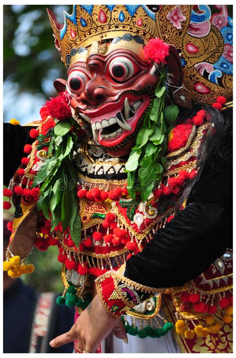 Acteurs De Balinese Pendant Une Danse Barong Image Stock éditorial
