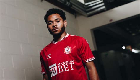 All information about bristol city (championship) ➤ current squad with market values ➤ transfers ➤ rumours ➤ player stats ➤ fixtures ➤ news. Bristol City Unveil Their 20/21 Home Shirt From Hummel ...