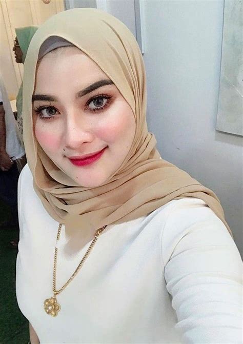 Pin By Dienz Mangkoeranda On Pesona Jilbab Kekinian 6363 Wanita Cantik Betina Perempuan