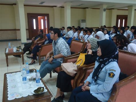Takola smk adalah aplikasi manajeman pengelolan program bantuan pemerintah yang di kelola oleh direktorat sekolah menengah kejuruan yang meliputi proses pengusulan, penentapan, hingga pelaporan pelaksaan program bantuan. Nuke Ulfah Dania: Sosialisasi Hak Asasi Manusia di SMK ...